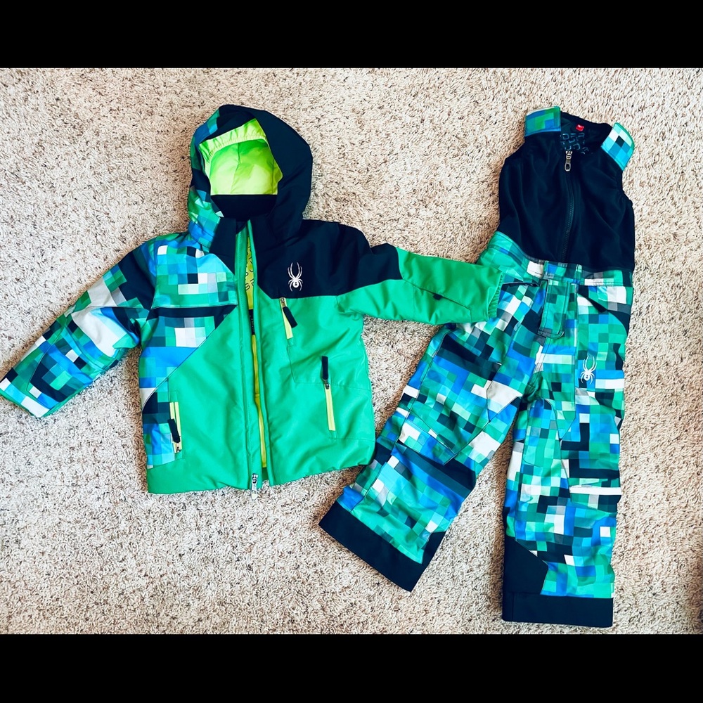 Boy’s size 4/5 Spyder Ski Set - Bib & Jacket. EUC!